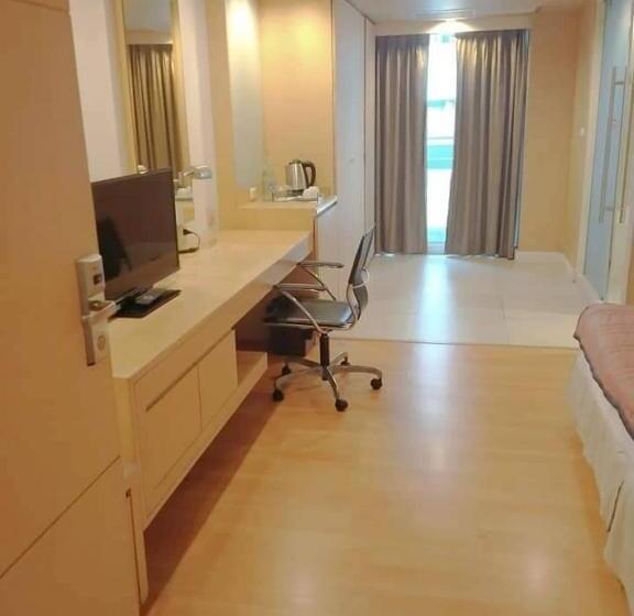 اتاق سوپریور, The Tivoli