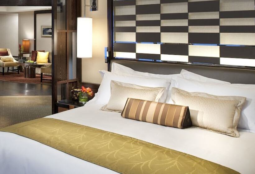 مجموعه ویستا شهر, Waldorf Astoria Las Vegas