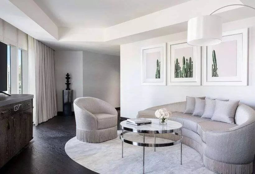 مجموعه ویستا شهر, Waldorf Astoria Las Vegas