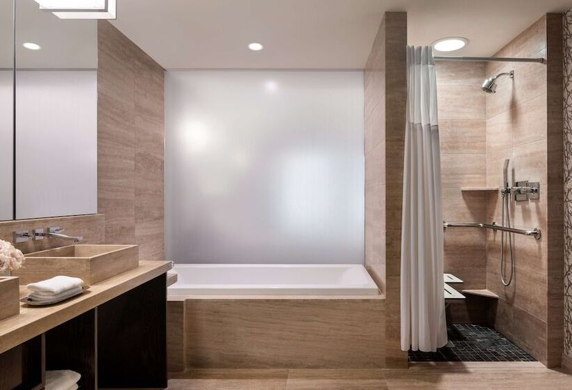 장애인을 위한 더블 침대 스탠다드 룸, Waldorf Astoria Las Vegas