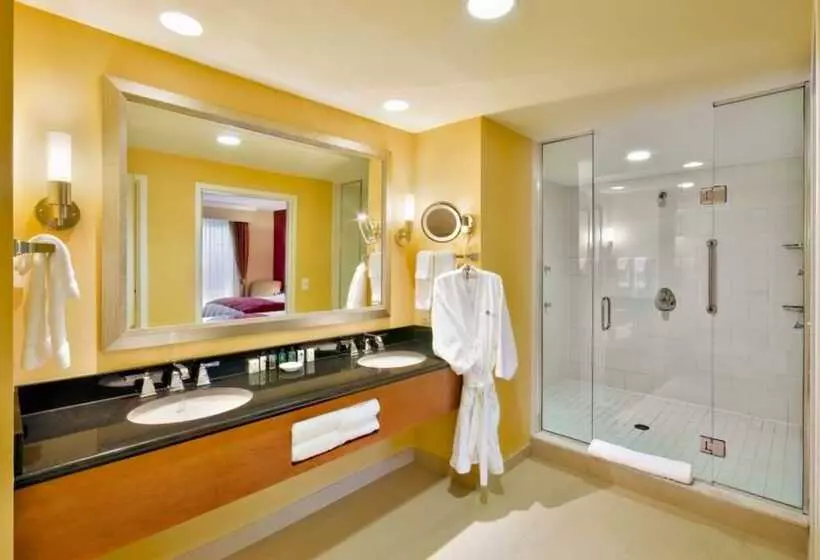 キングサイズベッドのスイートルーム, Wyndham Gettysburg Hotel & Conference Center
