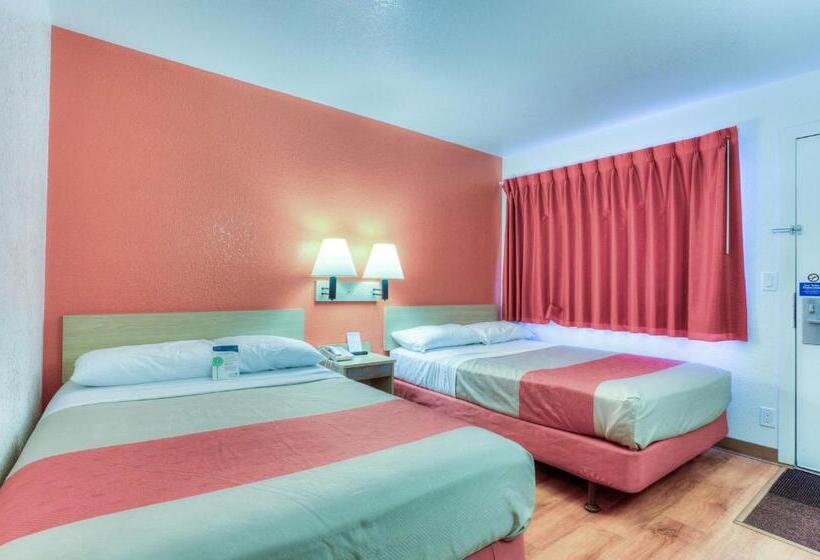 غرفة قياسية رباعية, Motel 6tigard, Or  Portland South  Lake Oswego