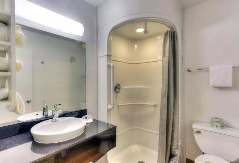 デラックスの４人部屋, Motel 6tigard, Or  Portland South  Lake Oswego