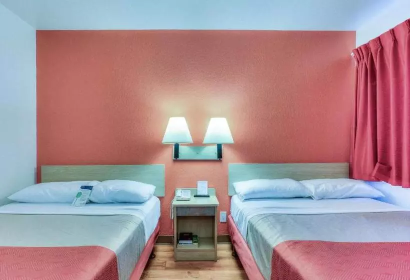 デラックスの４人部屋, Motel 6tigard, Or  Portland South  Lake Oswego