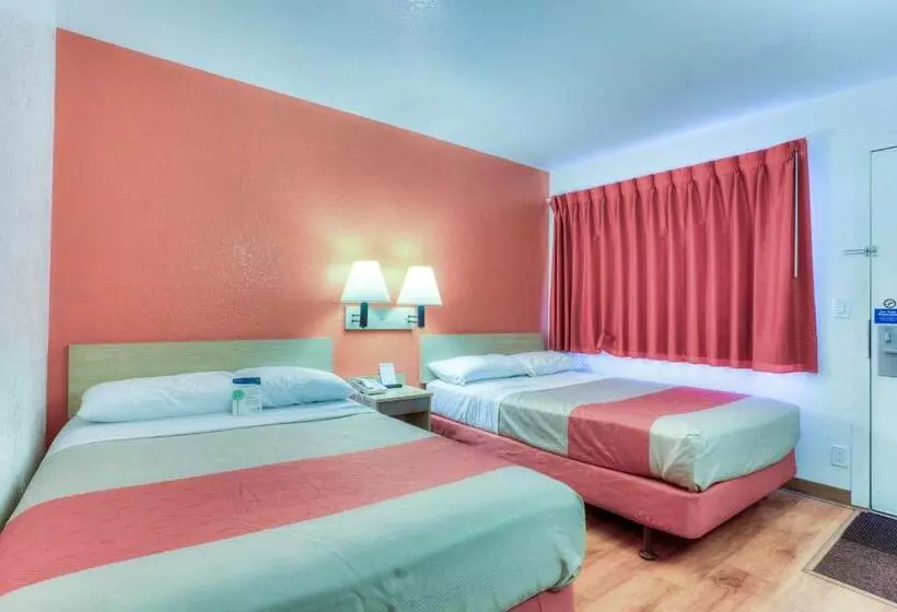 デラックスの４人部屋, Motel 6tigard, Or  Portland South  Lake Oswego