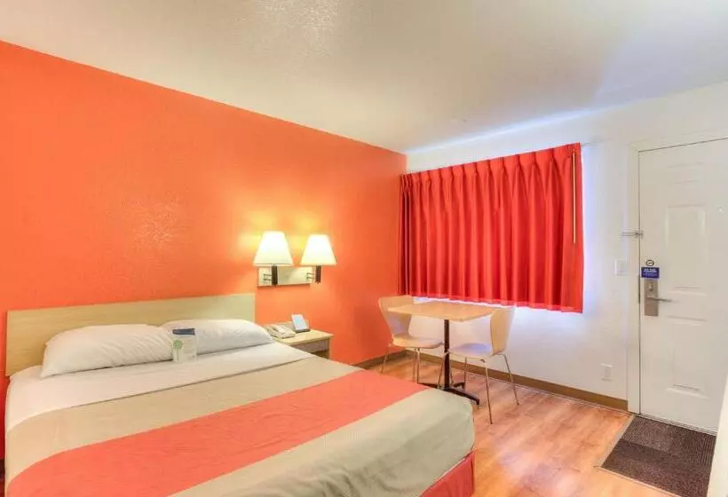 身障者適用スタンダードルーム, Motel 6tigard, Or  Portland South  Lake Oswego