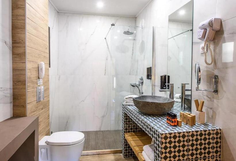 جناح مطلّ علي البحر مزود بجاكوزى, Esperides Resort Crete The Authentic Experience