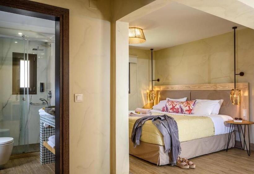 جناح مطلّ علي البحر مزود بجاكوزى, Esperides Resort Crete The Authentic Experience