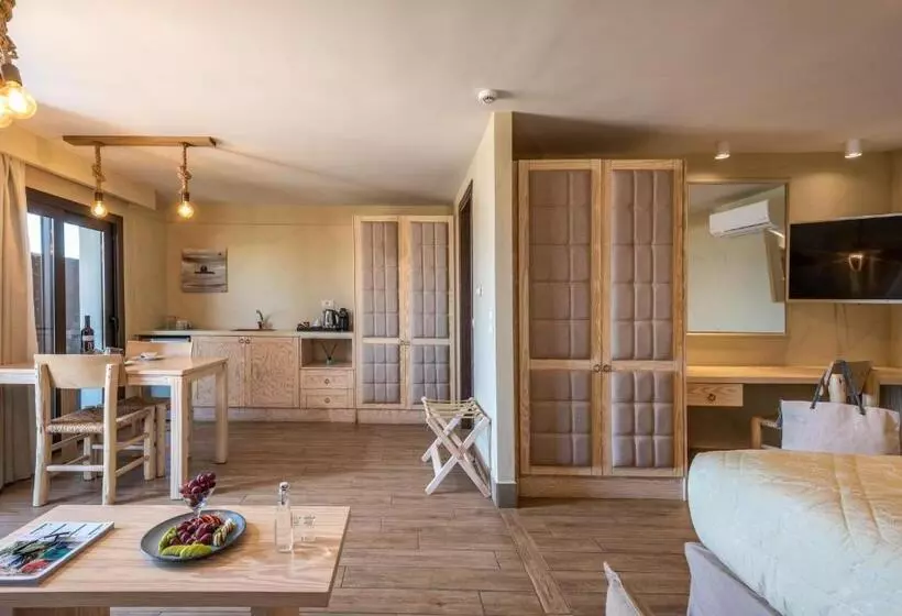 سوئیت با چشم‌انداز دریا و هیدروماساژ, Esperides Resort Crete The Authentic Experience