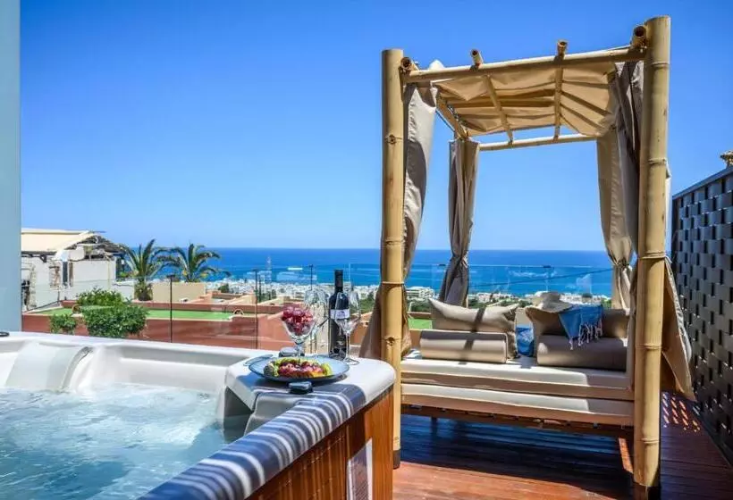 سوئیت با چشم‌انداز دریا و هیدروماساژ, Esperides Resort Crete The Authentic Experience