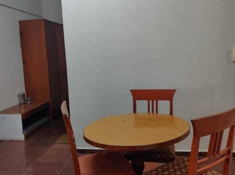 סוויטה משפחתית, Chetan International