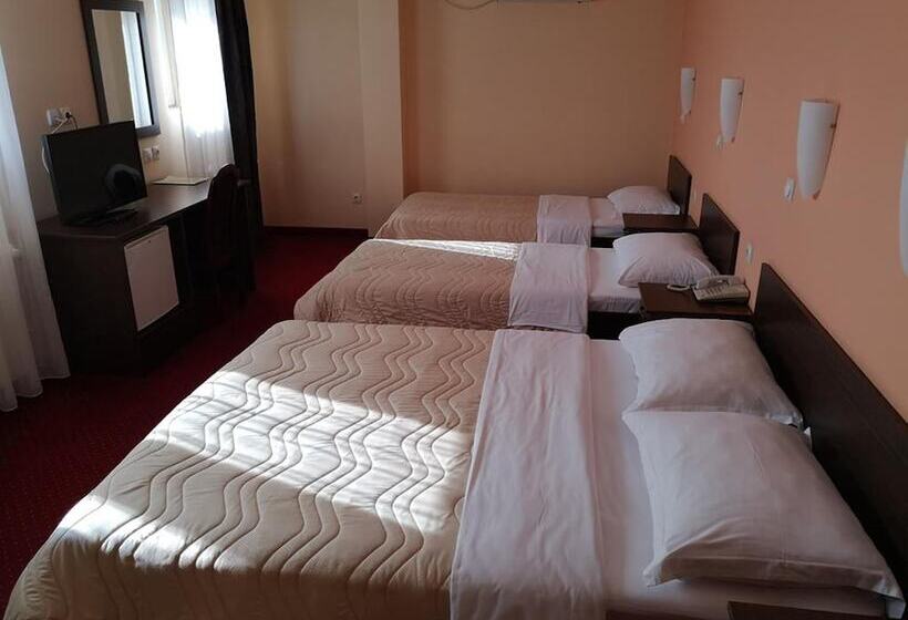 اتاق خانوادگی, Elegance