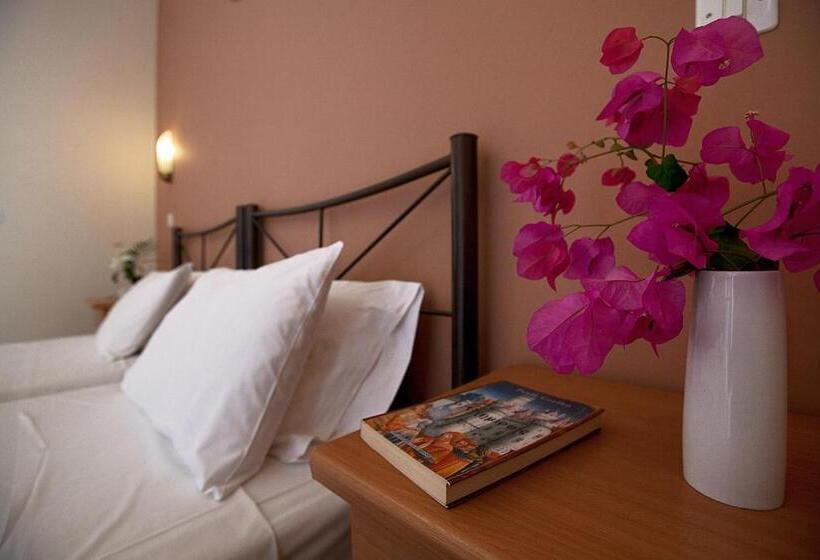 이코노미 룸, Epidavria