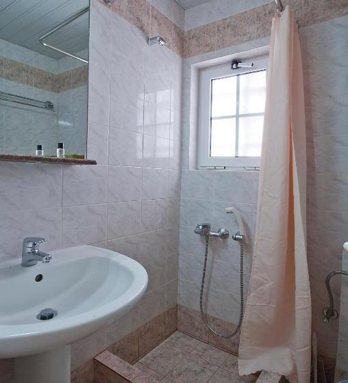 이코노미 룸, Epidavria