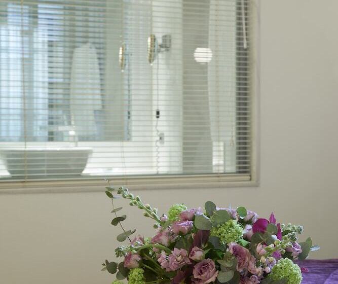 جناح جونيور, The Excelsior Small Luxury Hotels Of The World