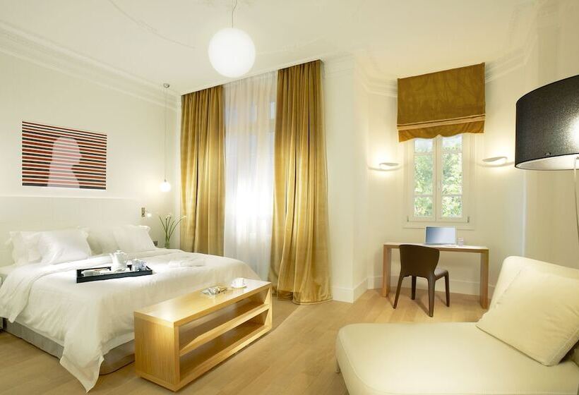 جناح جونيور, The Excelsior Small Luxury Hotels Of The World