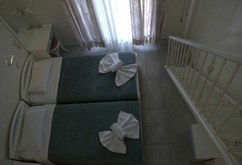 חדר משפחתי, Hanioti Grand Victoria