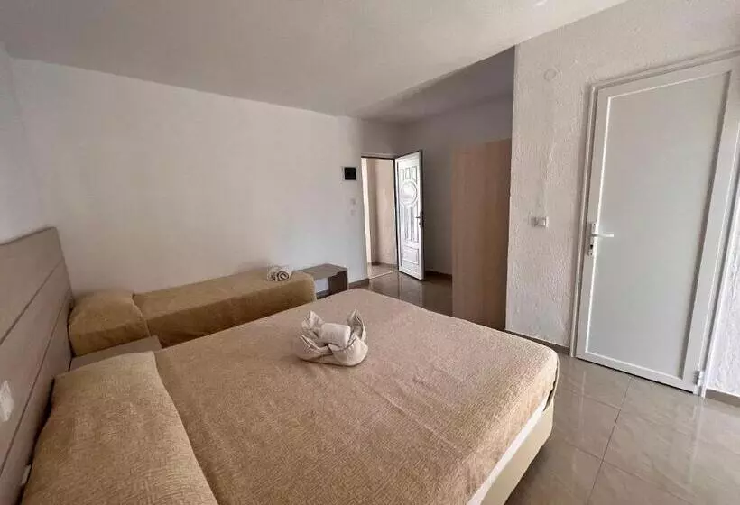 اتاق استاندارد سه نفره, Hanioti Grand Victoria