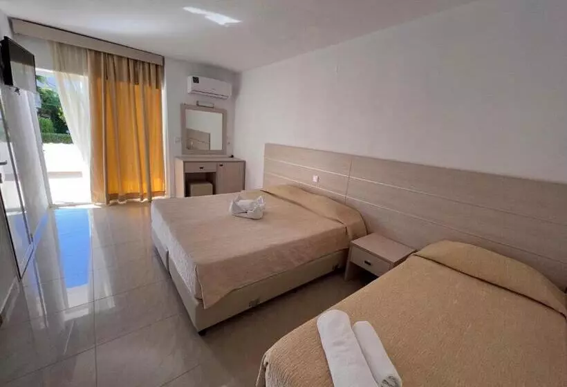 اتاق استاندارد سه نفره, Hanioti Grand Victoria