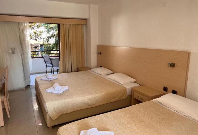 חדר סטנדרט לשלושה, Hanioti Grand Victoria