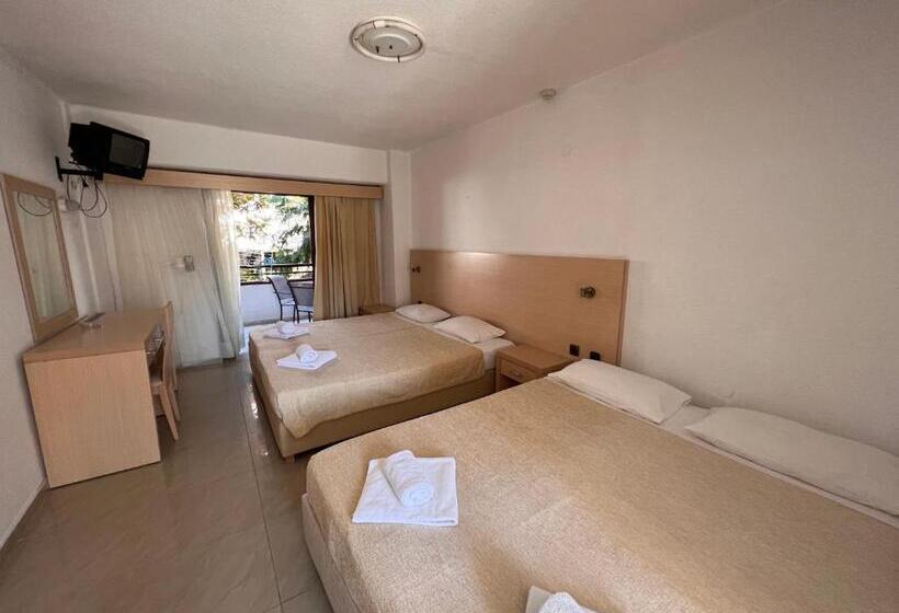 חדר משפחתי, Hanioti Grand Victoria