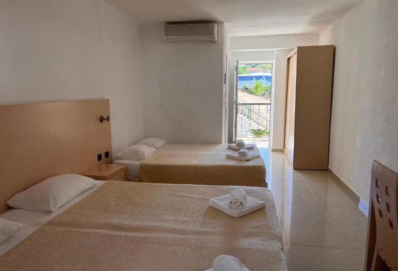 חדר משפחתי, Hanioti Grand Victoria