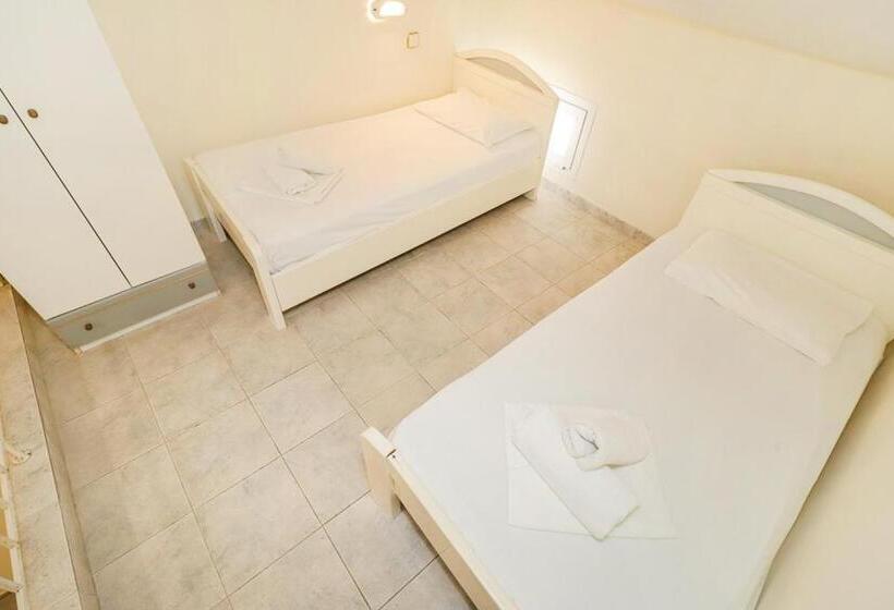 דירת חדר, Hanioti Grand Victoria