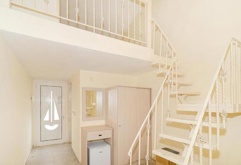 דירת חדר, Hanioti Grand Victoria