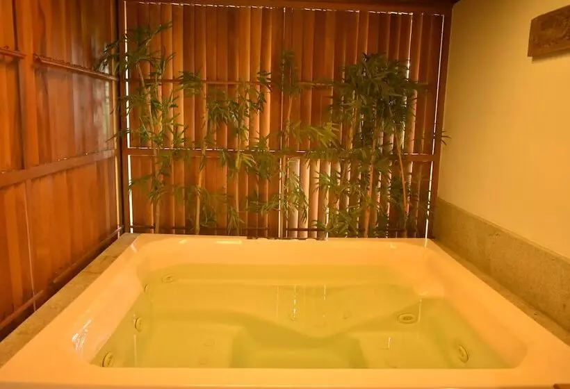 デラックスルーム, Kumarakom Lake Resort