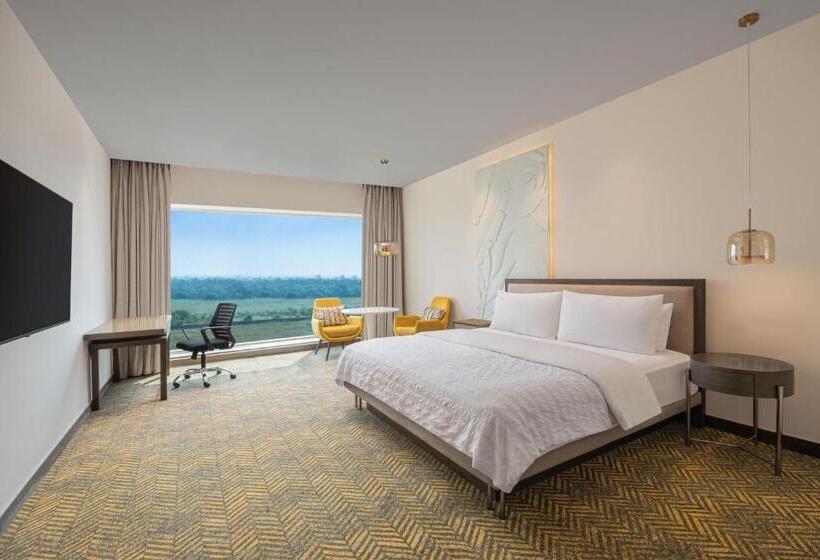 Club Room King Bed, Le Méridien Nagpur