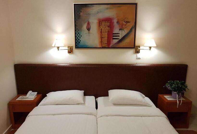 Quarto Estandar, Liberty