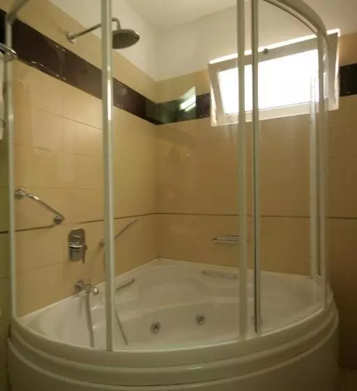 Chambre Supérieure, Liberty