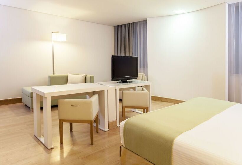 Номер Премиум, NH Collection México City Airport T2