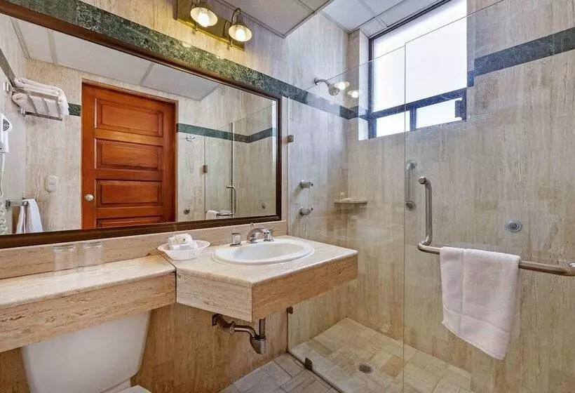 اتاق استاندارد سه نفره, Quality Inn Aguascalientes