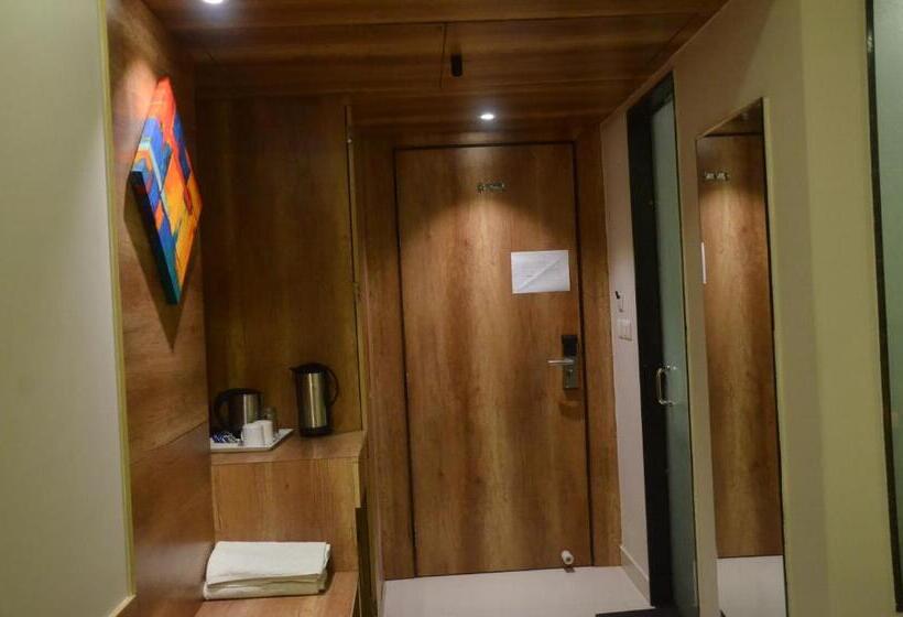 Deluxe Room, Sopan Heights