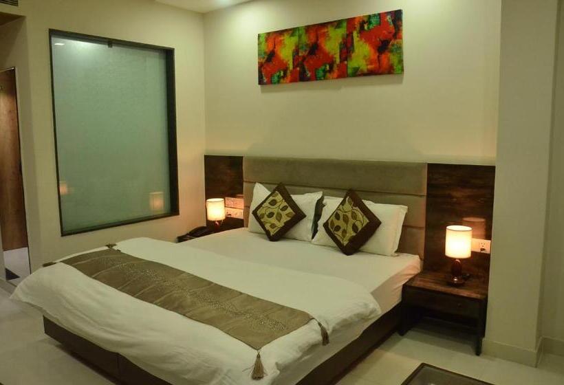 Deluxe Room, Sopan Heights