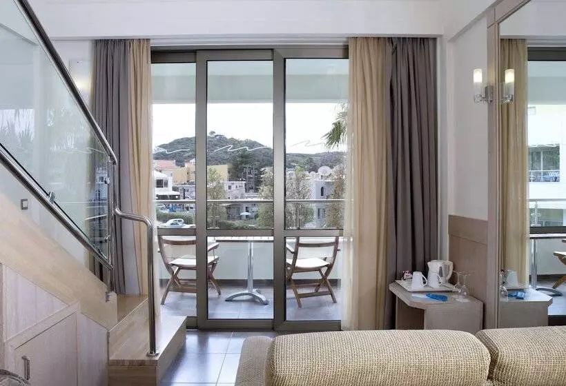 ジュニアスイート, Thalassa Beach Resort & Spa