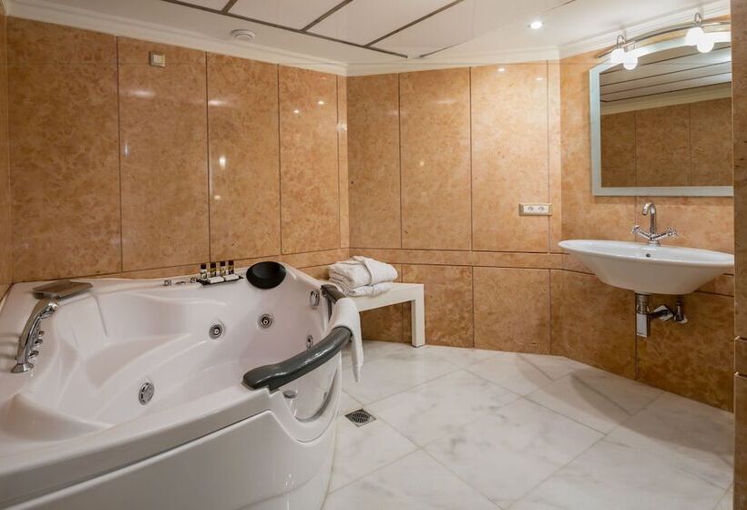 Люкс Вид на Море, Thalassa Beach Resort & Spa
