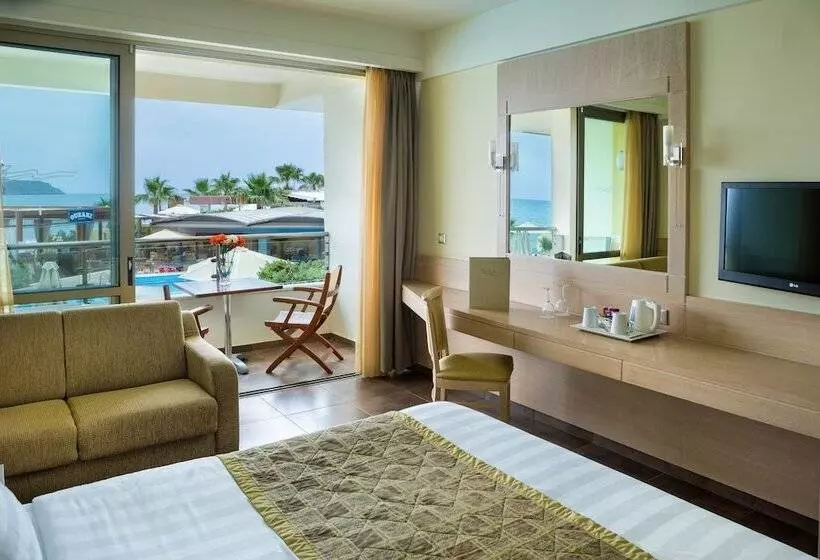 オーシャンビュースタンダードルーム, Thalassa Beach Resort & Spa