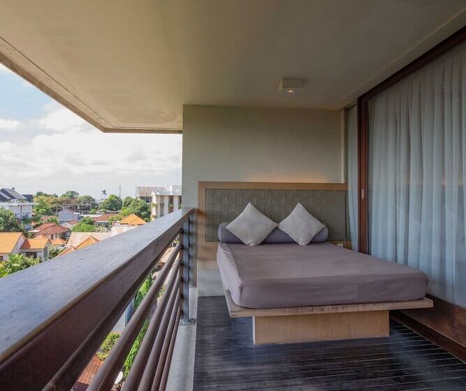 Люкс Вид на Бассейн, The Haven Bali Seminyak