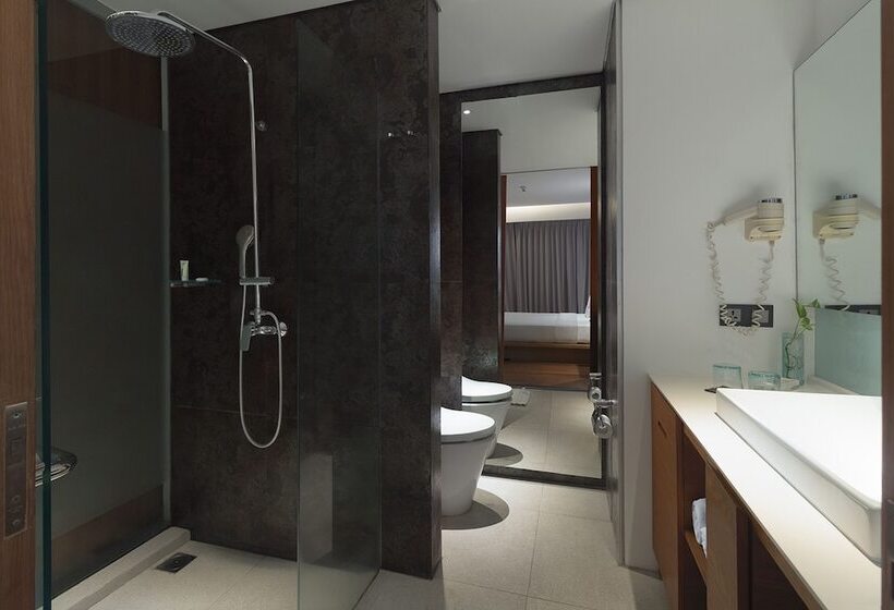 Номер Deluxe Вид на Бассейн, The Haven Bali Seminyak