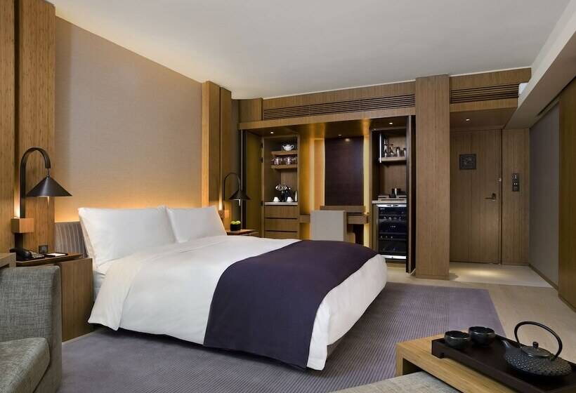 استودیو استاندارد با چشمانداز, The Upper House