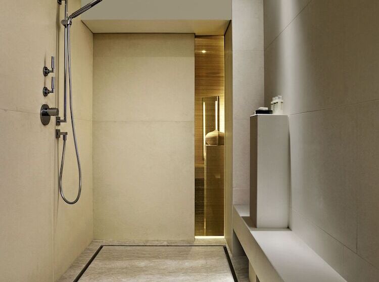 استودیو استاندارد با چشمانداز, The Upper House