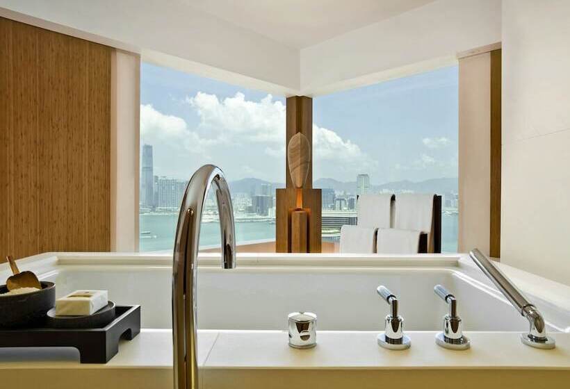 استودیو استاندارد با چشمانداز, The Upper House