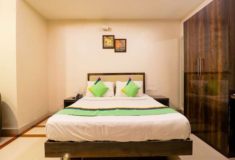 Quarto Deluxe, Treebo Time Square Marine Drive