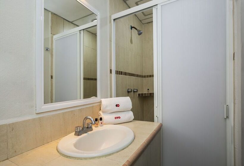 带2个双人床的标准工作室, Capital O Hotel Victoria Morelia