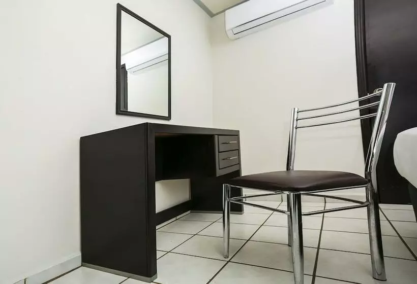 اتاق استاندارد با 2 تخت دوبل, Capital O Hotel Victoria Morelia