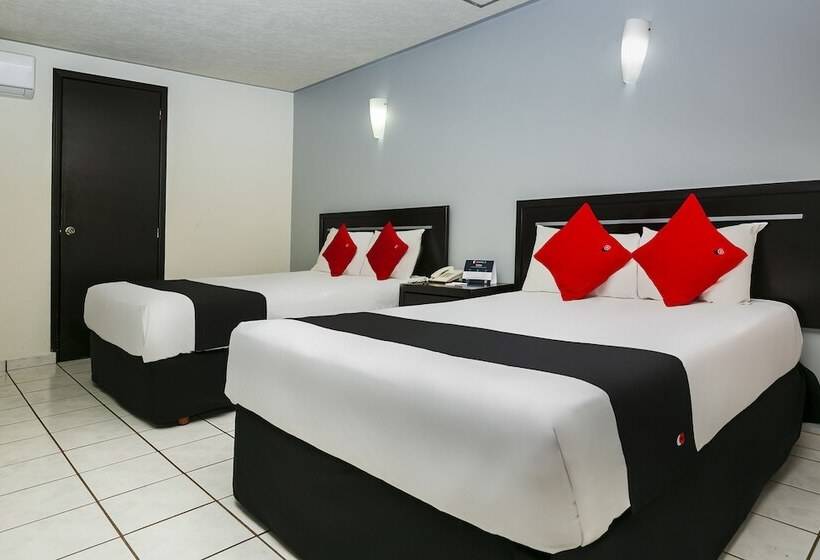 带2个双人床的标准工作室, Capital O Hotel Victoria Morelia