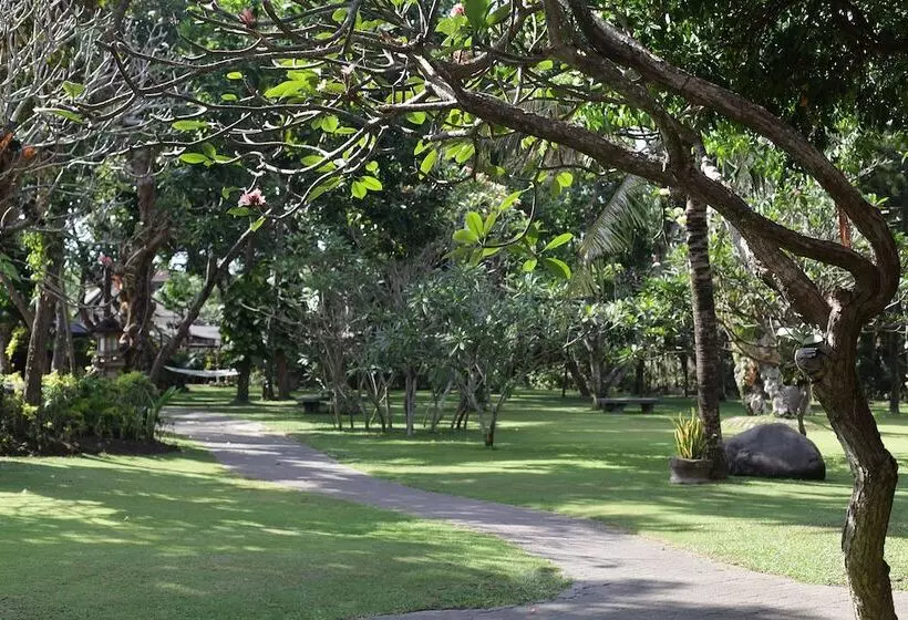 اتاق لوکس با چشم‌انداز استخر, Matahari Bungalow
