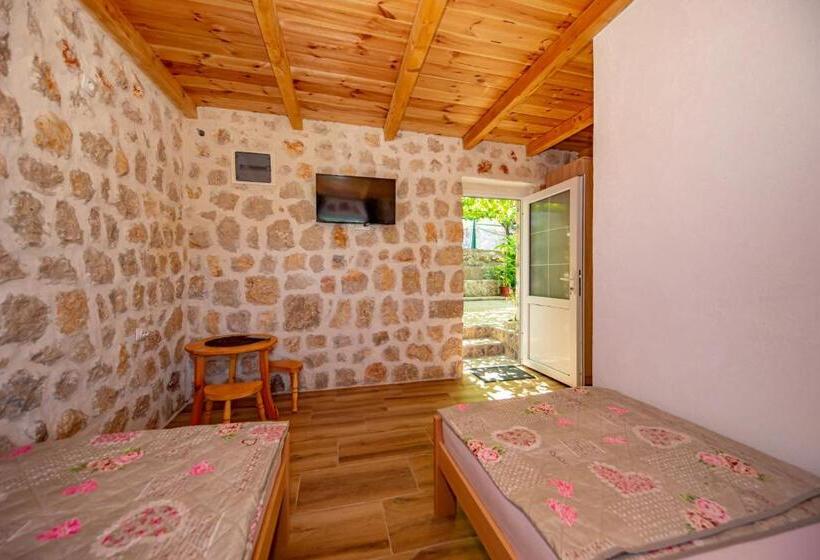 اتاق استاندارد, Ethno House Osobak